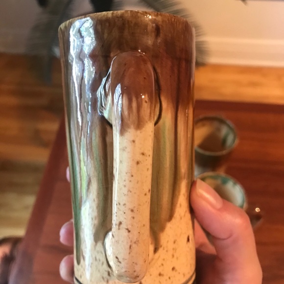 Set of 4 Hand painted ceramic vintage mugs - Picture 2 of 7